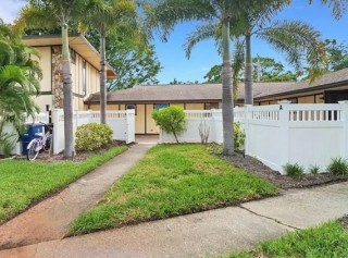 Fort Myers Remodeled Condo Near the Water